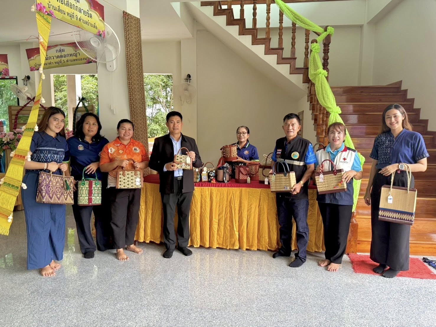 พช.ท่าบ่อ ร่วมเตรียมความพร้อมจัดนิทรรศการแสดงและจำหน่ายผลิตภัณฑ์กลุ่มอาชีพชุมชน และสินค้า OTOP